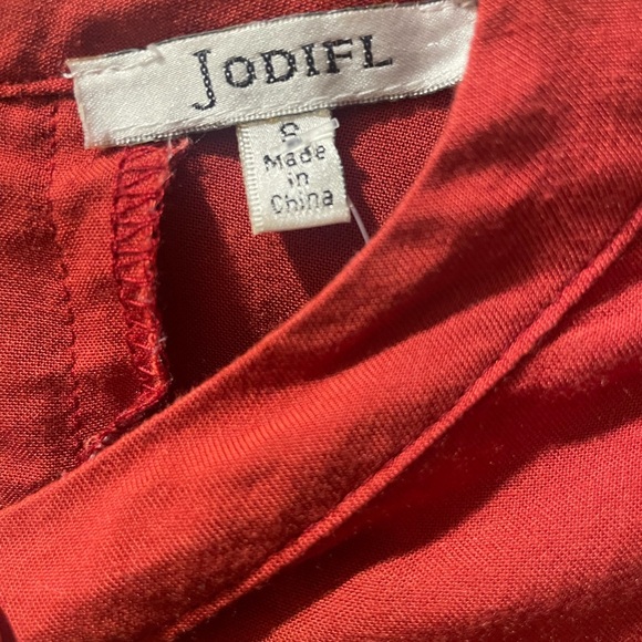 Cropped Bell Sleeve Rust Boutique Colored Key Hole Top. Size Small - Picture 4 of 4